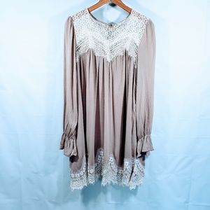 NWT LONG CINCHED RUFFLE SLEEVE KEYHOLE DRESS